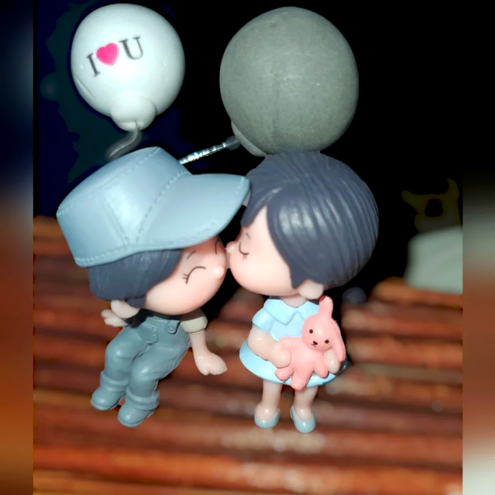 Cartoon Couple Ornaments/Sits on any Ledge